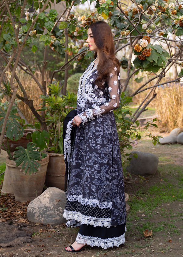 Myeesha | Lamhay Luxury Lawn 25 | Chandni