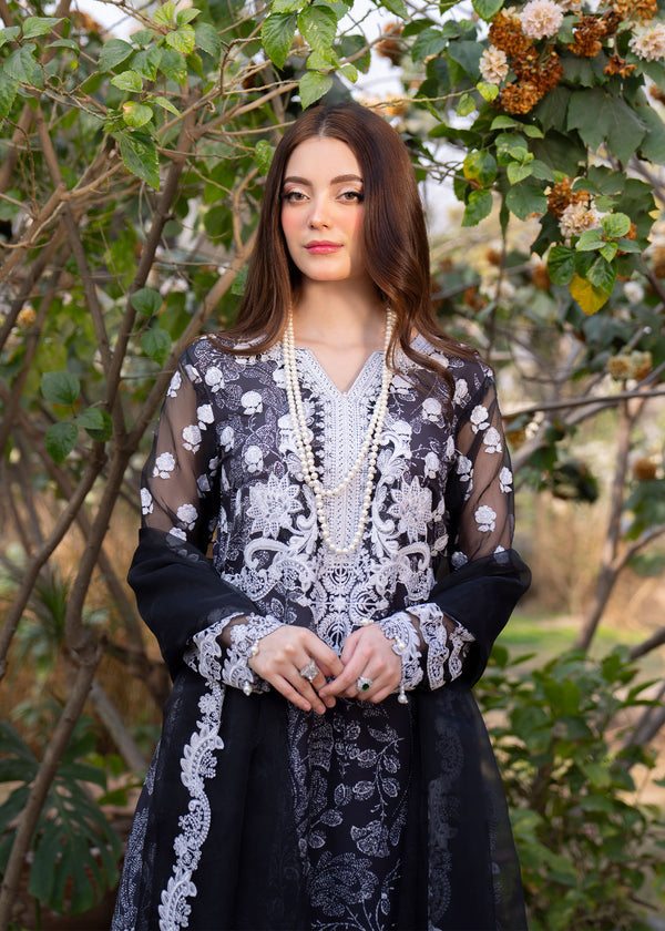 Myeesha | Lamhay Luxury Lawn 25 | Chandni