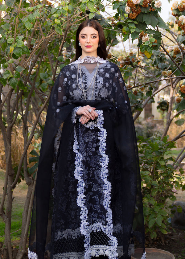 Myeesha | Lamhay Luxury Lawn 25 | Chandni