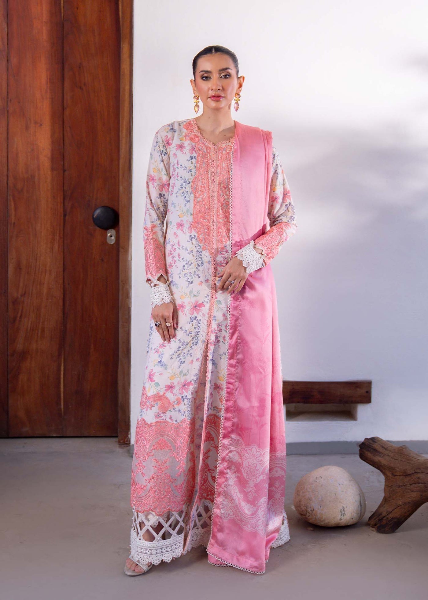 Myeesha | Lamhay Luxury Lawn 25 | Nazneen