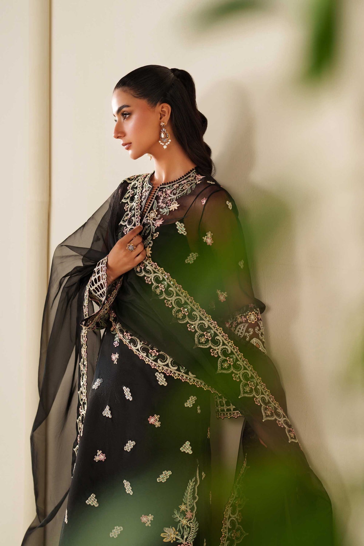 Akbar Aslam | Formal Pret | Noir