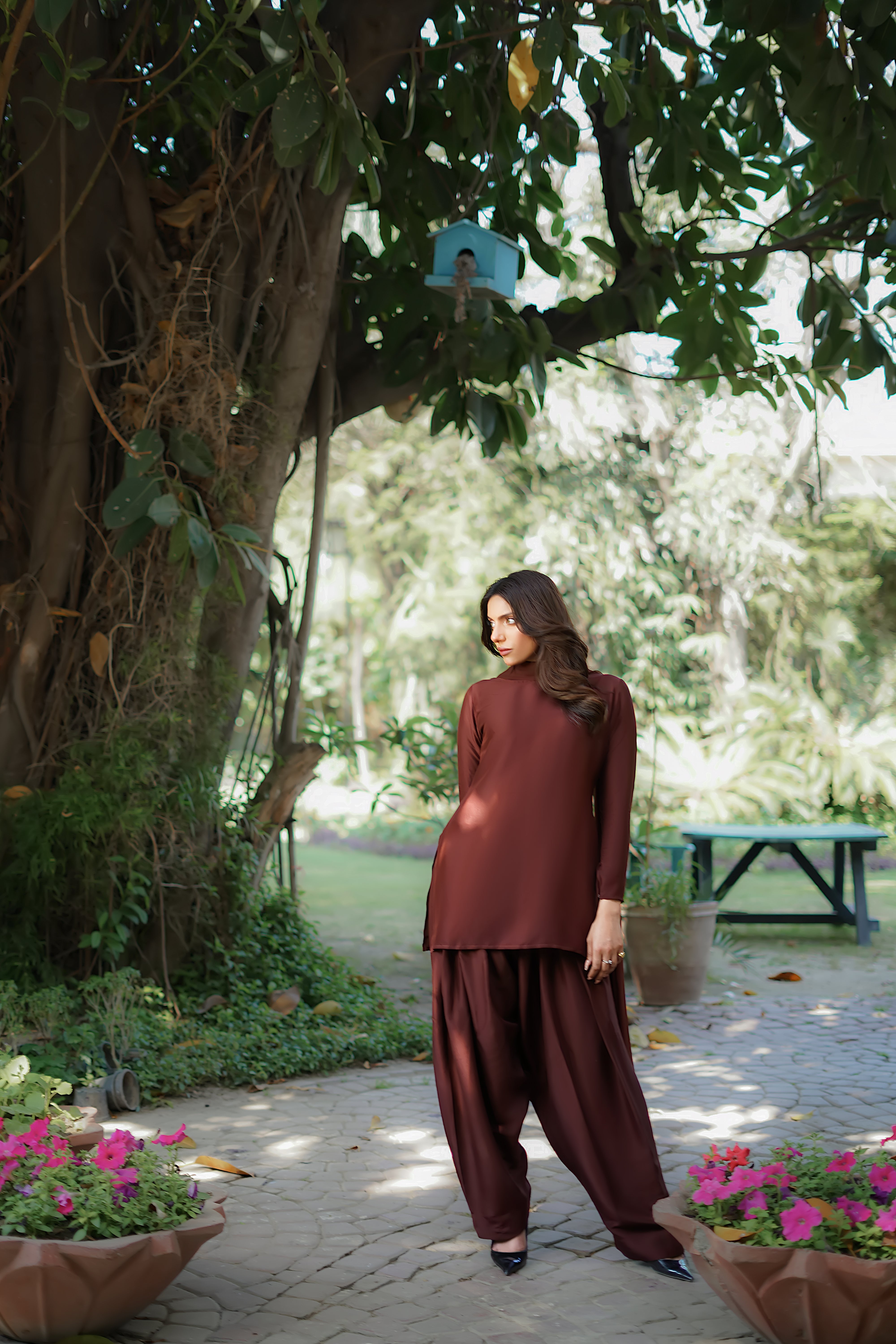 Erum Khan | Nue 25 | Espresso Gloe