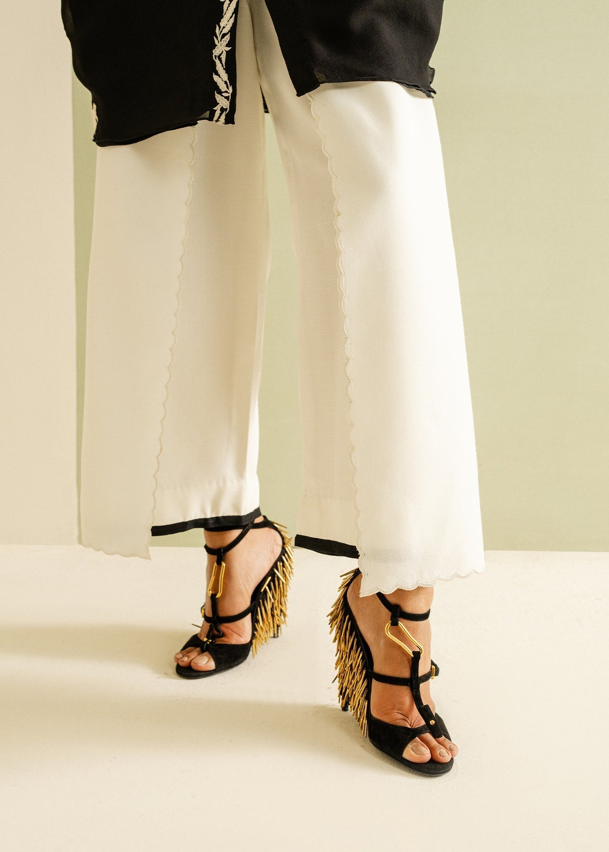 Mahgul | Ayanas Garden | Monochrome Flow