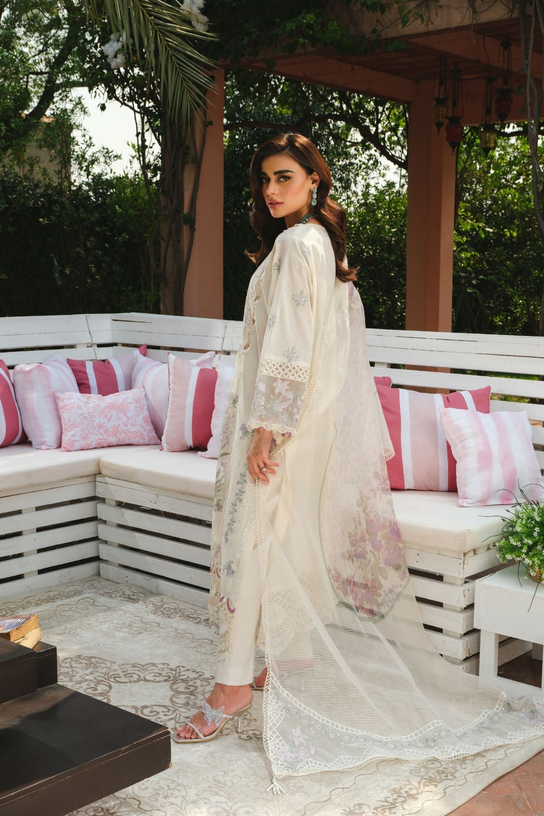 Paras by Pasha | La Gardenia | PR3: Daisy Dreams