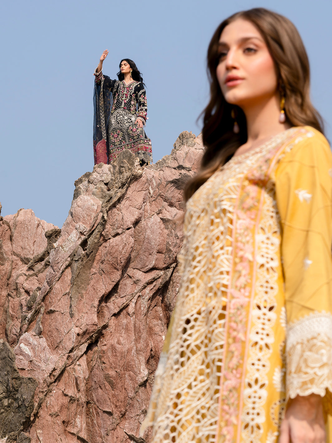 Mahnur | Sirena Luxury Lawn 25 | Dahlia