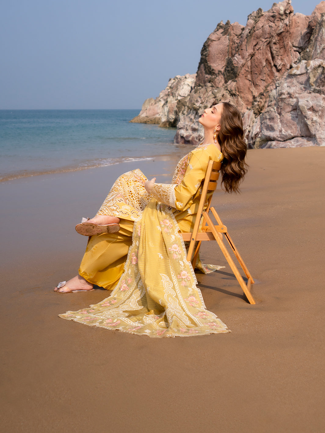 Mahnur | Sirena Luxury Lawn 25 | Dahlia