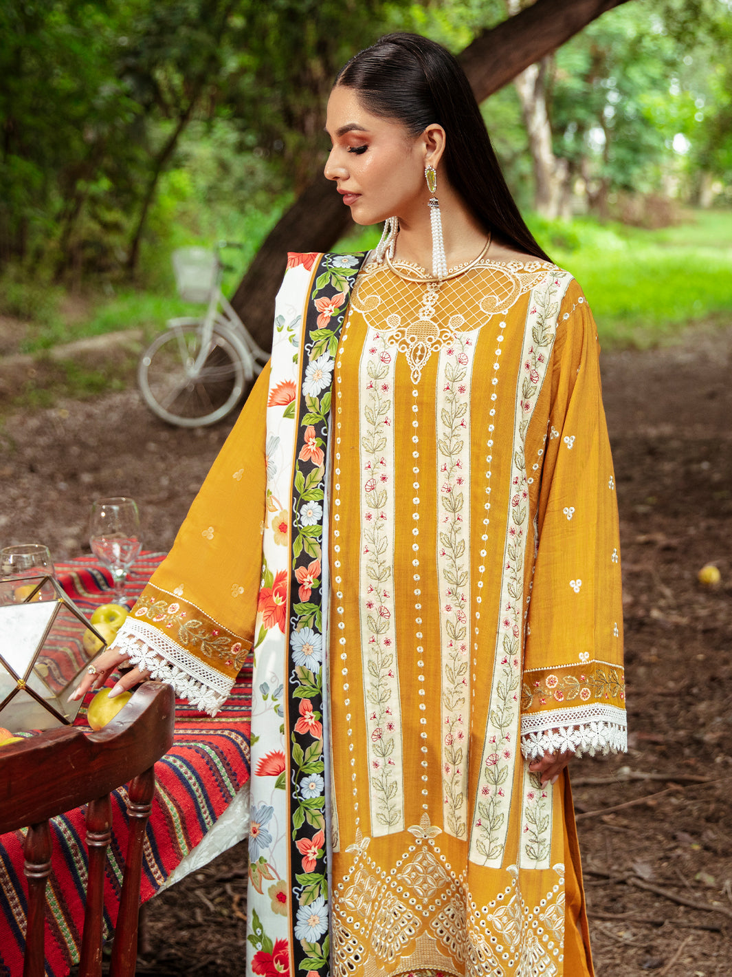 Mahnur | Hazel Winter 24 | ELYSE