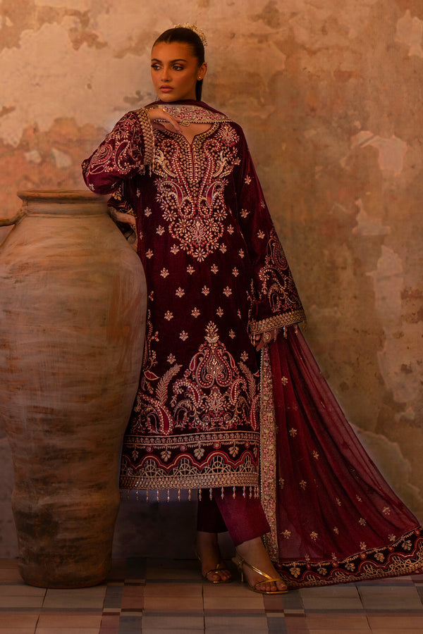 Emaan Adeel | Saanjh Velvet Collection 24 | Tara