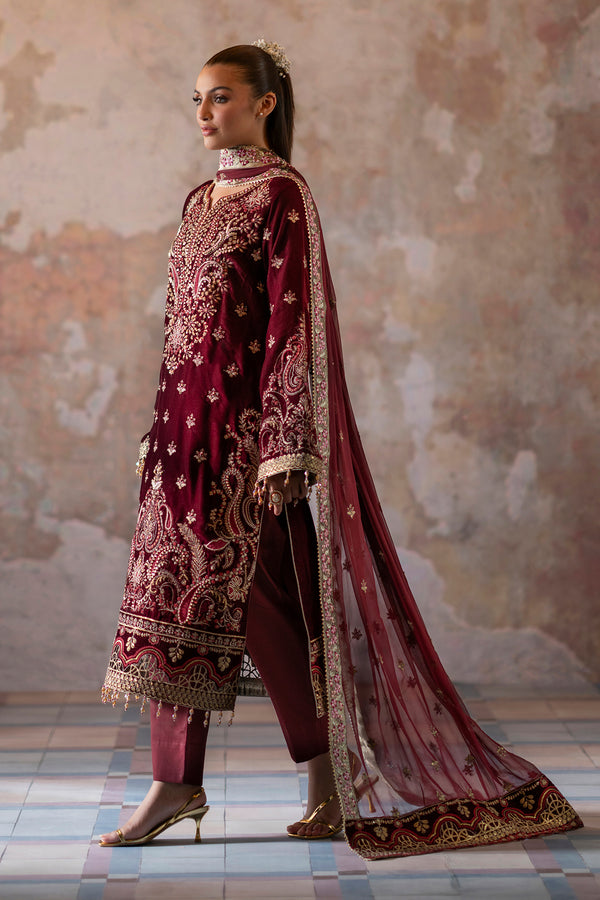 Emaan Adeel | Saanjh Velvet Collection 24 | Tara