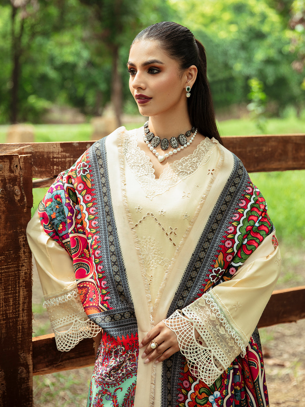 Mahnur | Hazel Winter 24 | FLEICITE