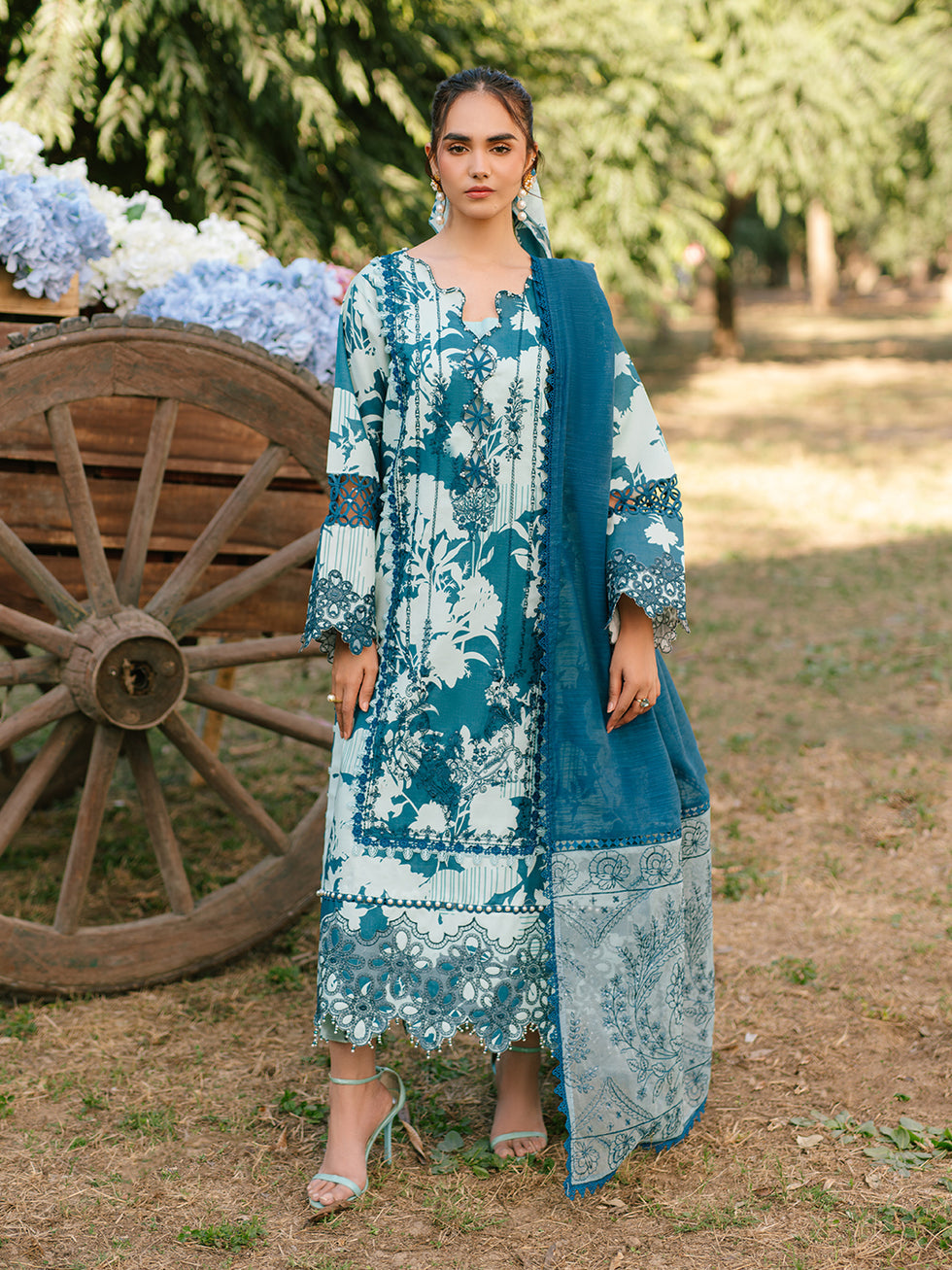 Parishay | Ivy Bloom Luxury Lawn | IVY-11 - Official Parishay - Agha Fabrics UK