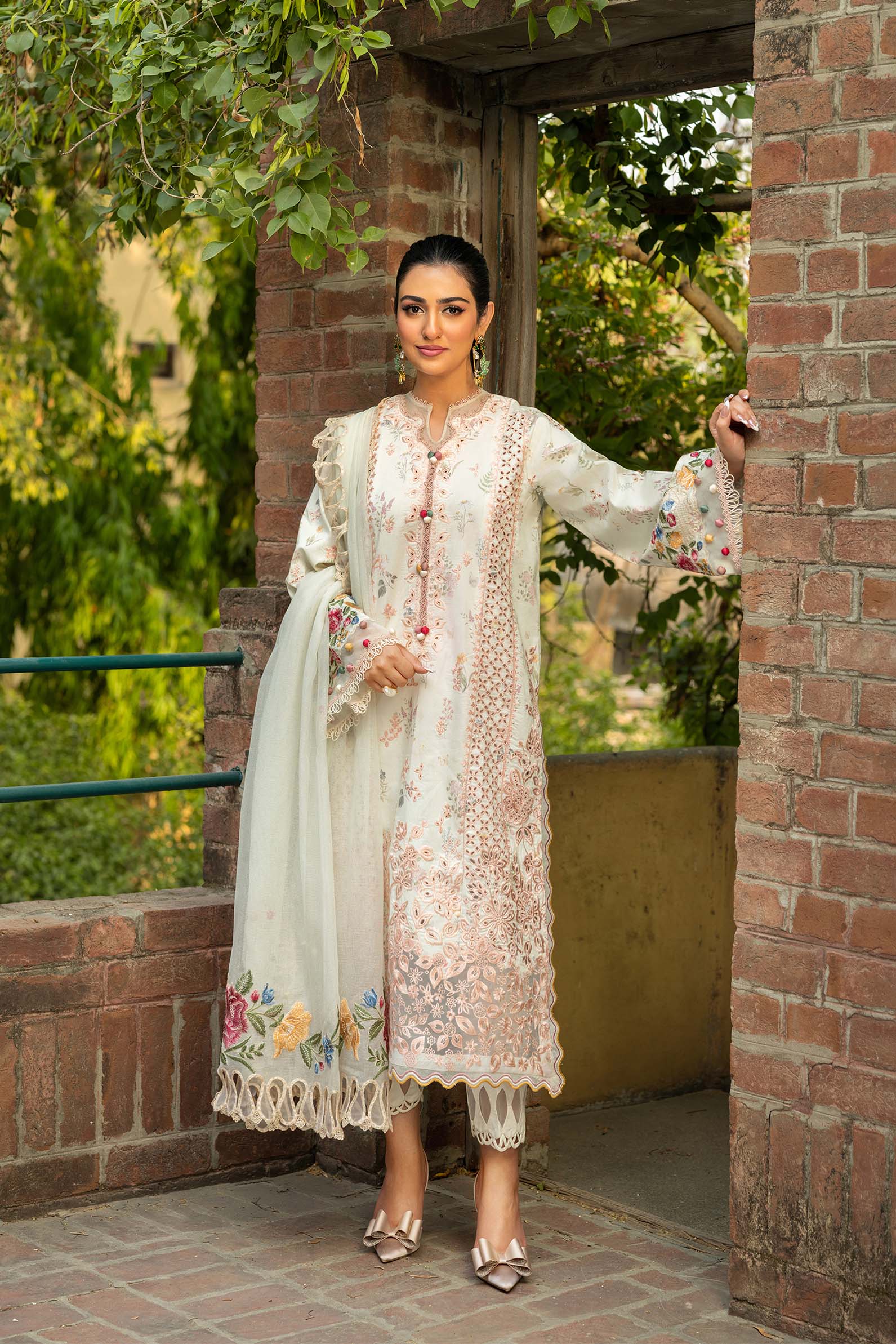 Maryam Hussain | Luxury Lawn 25 | Batik