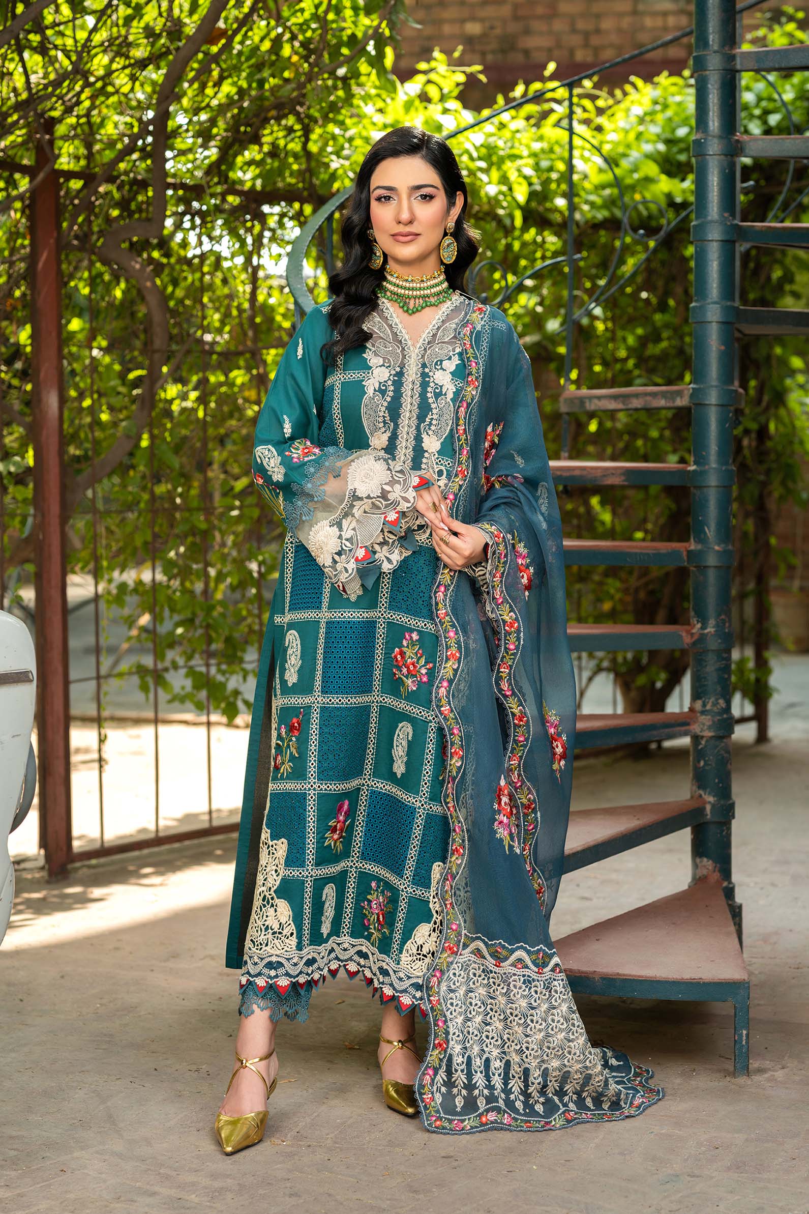Maryam Hussain | Luxury Lawn 25 | Neelum