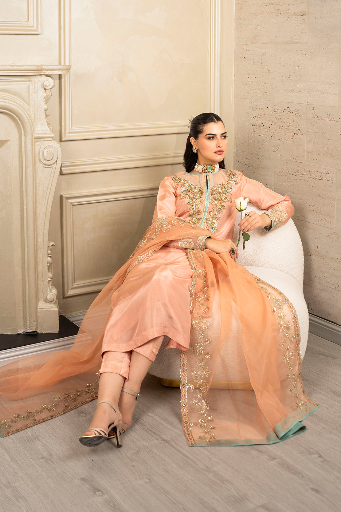 Leon | La Vei En Rose | LAYLA