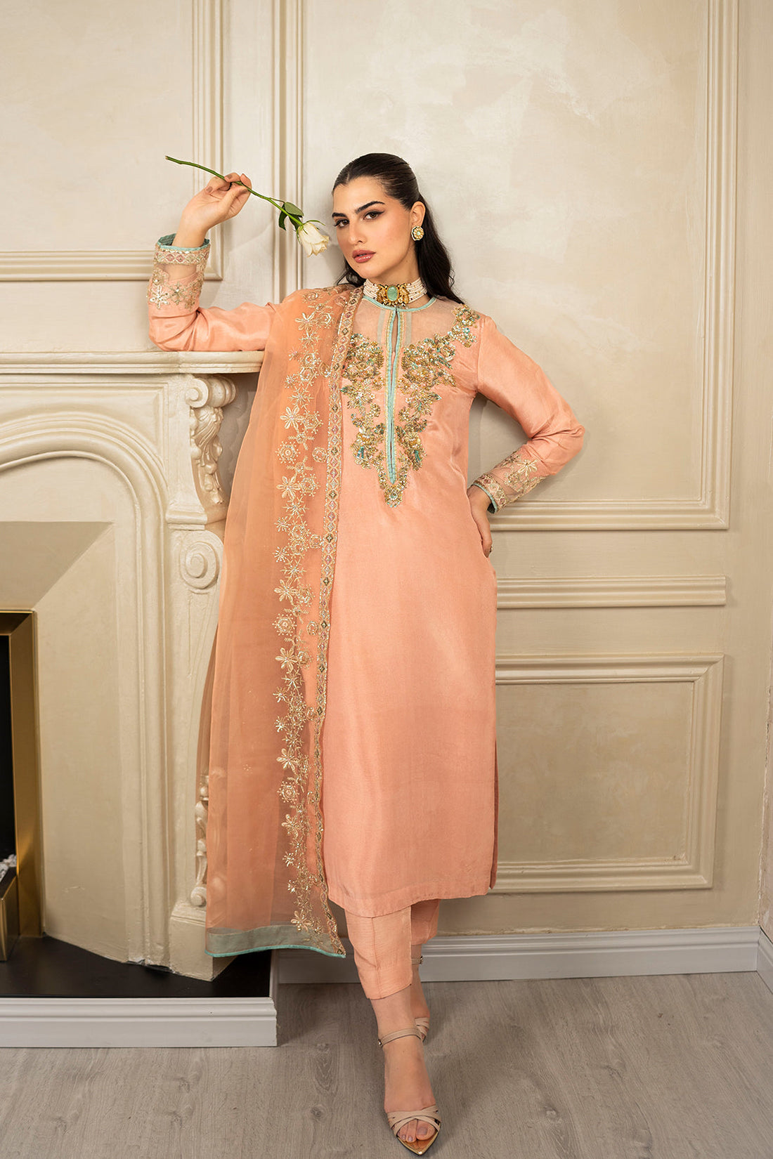 Leon | La Vei En Rose | LAYLA