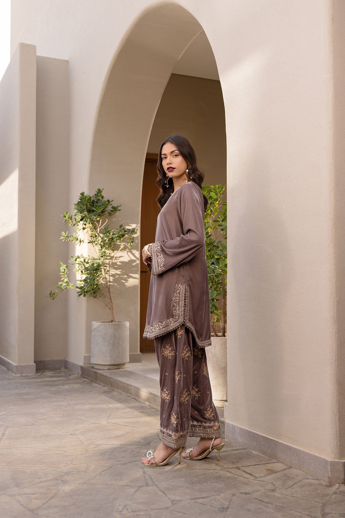 Dhanak | Velvet Edit | FW24DA-2625 OLIVE GREEN