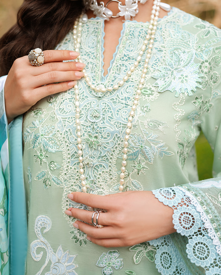 Mushq | Amoi Luxury Lawn | Love Escape