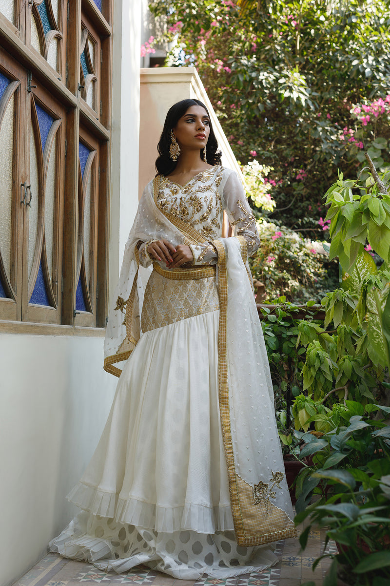 Wahajmkhan | Bahar Begum Formals | WHITE GOLD MERMAID LC