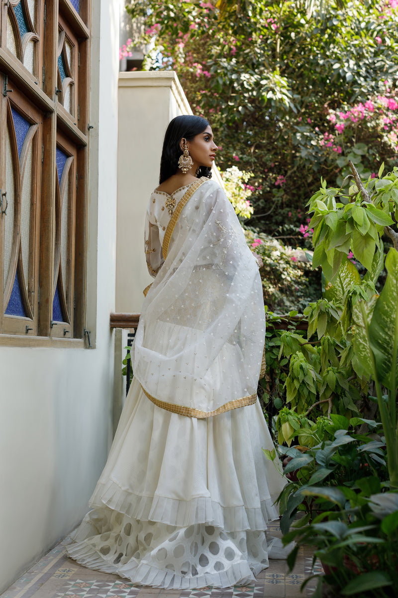 Wahajmkhan | Bahar Begum Formals | WHITE GOLD MERMAID LC