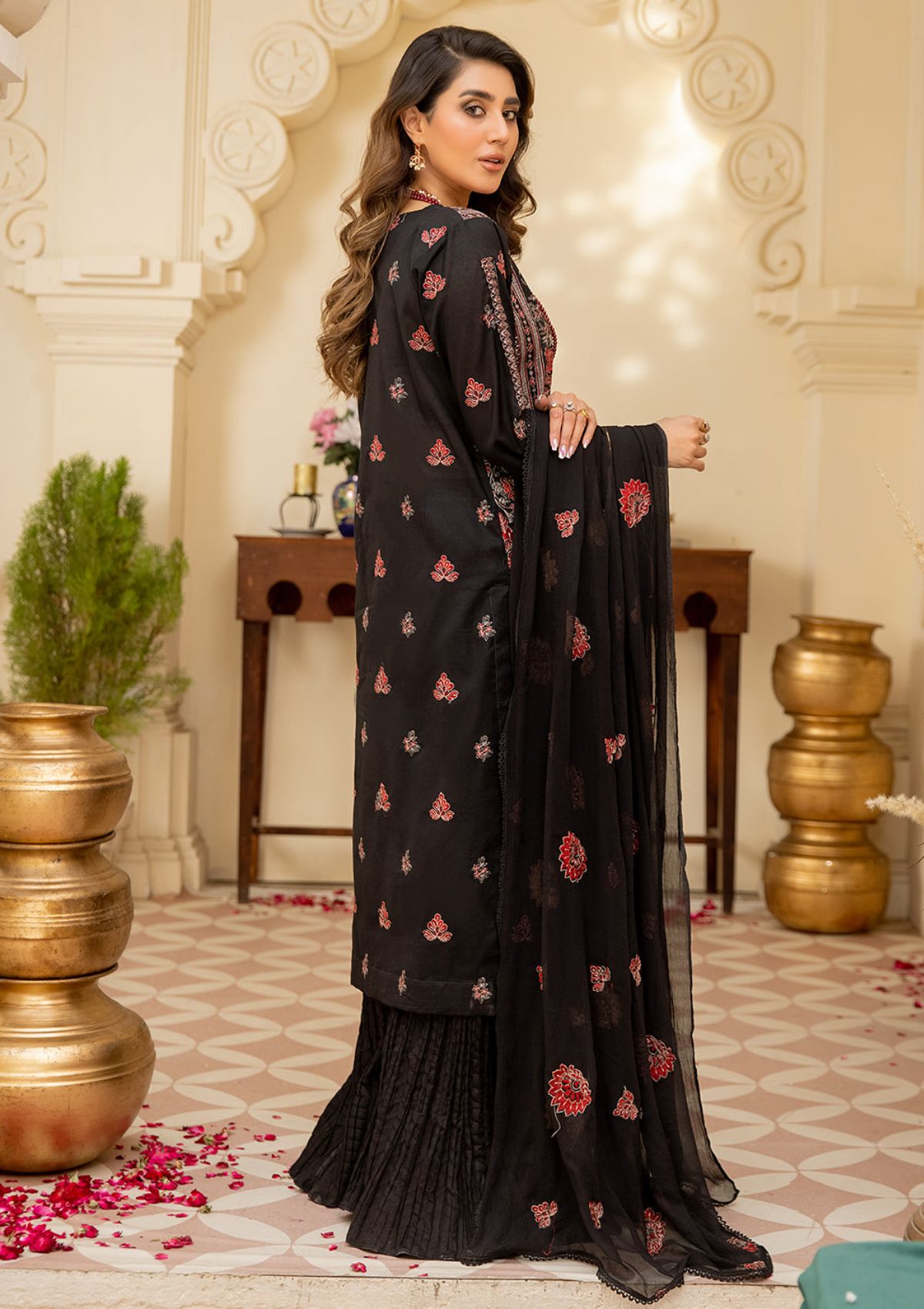 Lawn Collection - Mahnur - Mehr e Mah - MM#04 - Official Mahnur - Agha Fabrics UK