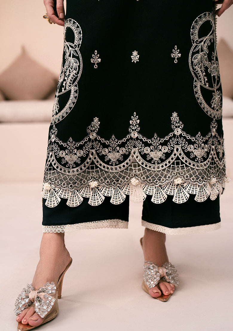 Lala | Veranda Swiss Lawn | Inaya