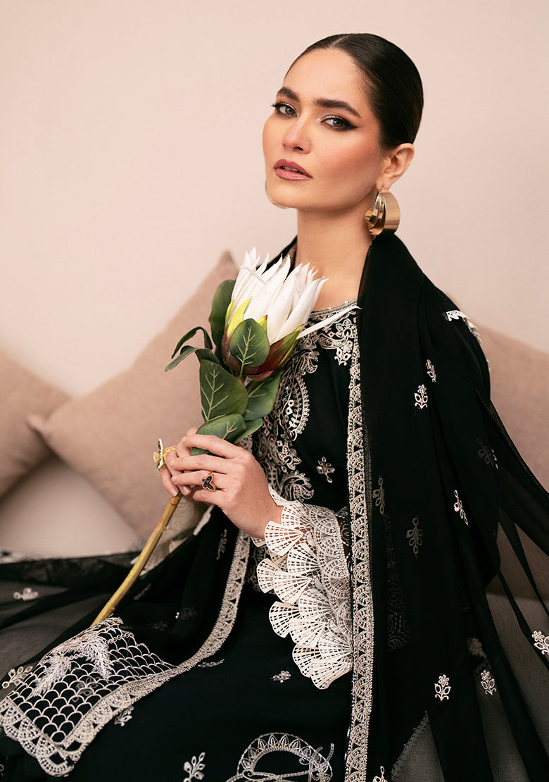 Lala | Veranda Swiss Lawn | Inaya