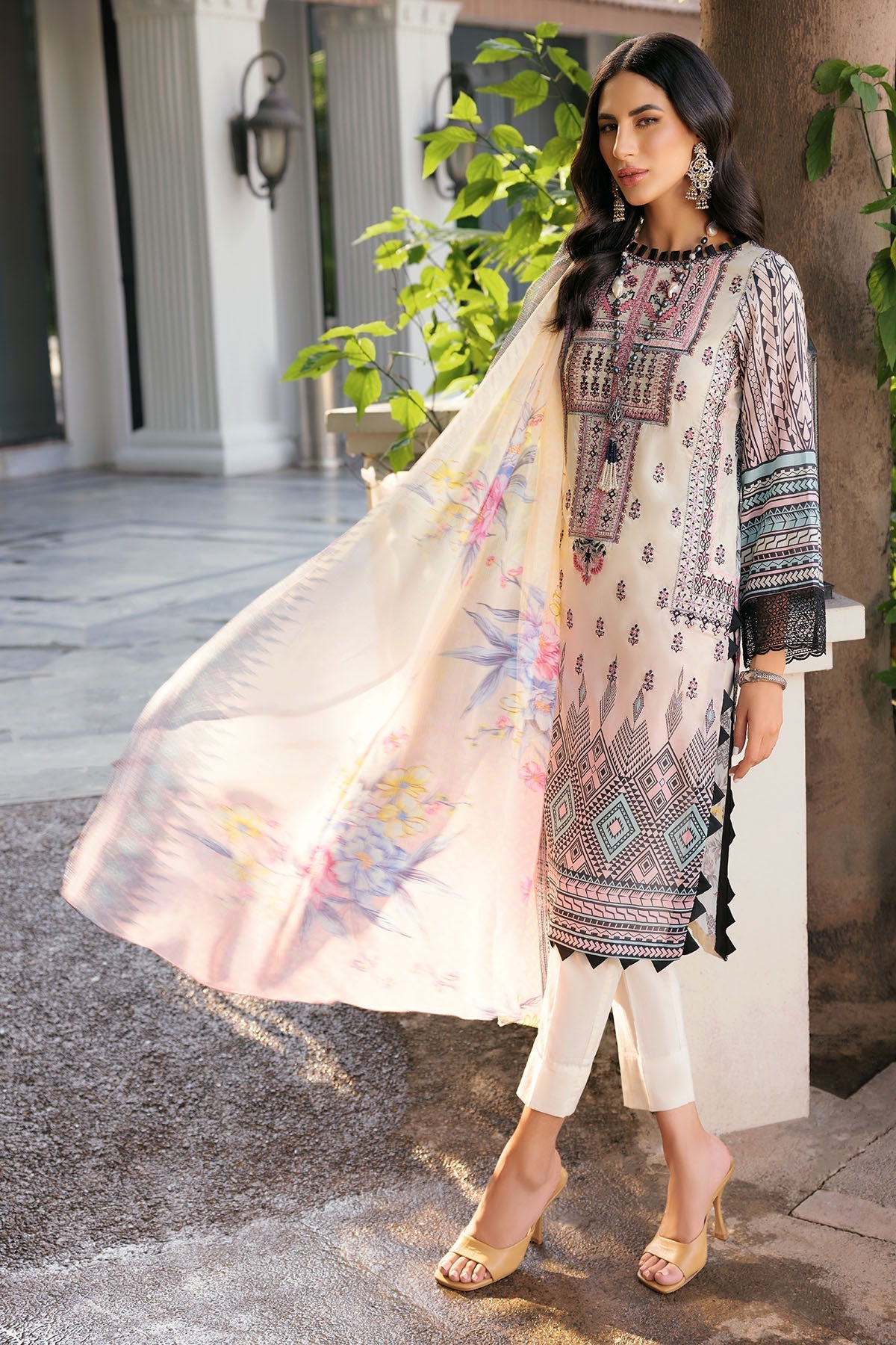 Motifz | Amal Luxury Lawn | 3293