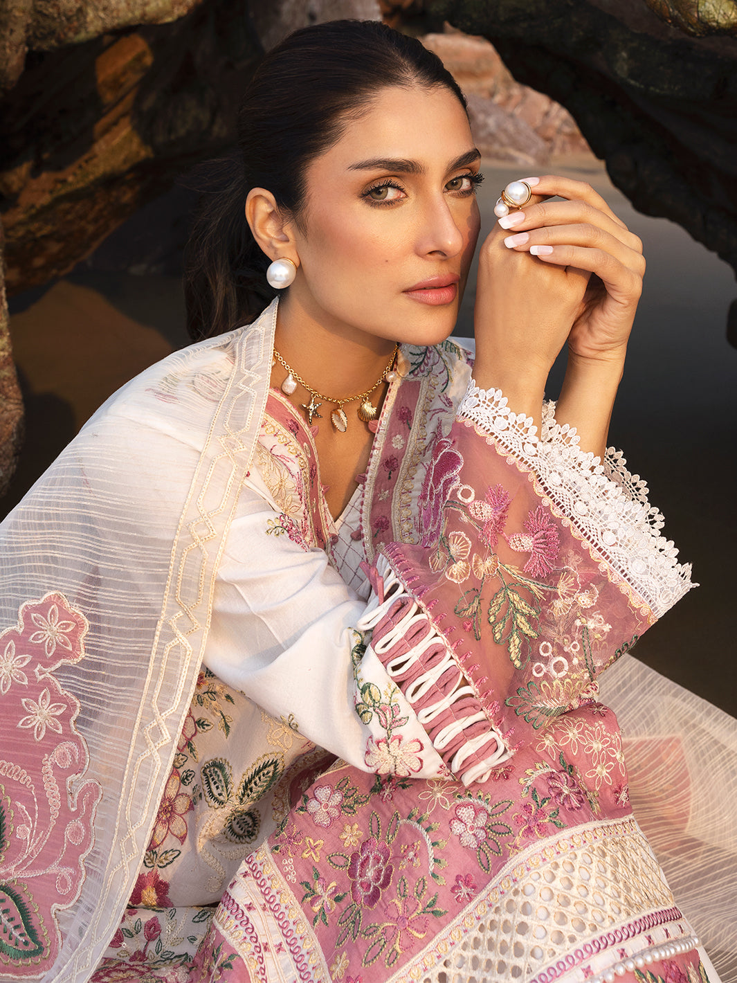 Mahnur | Sirena Luxury Lawn 25 | Magnolia