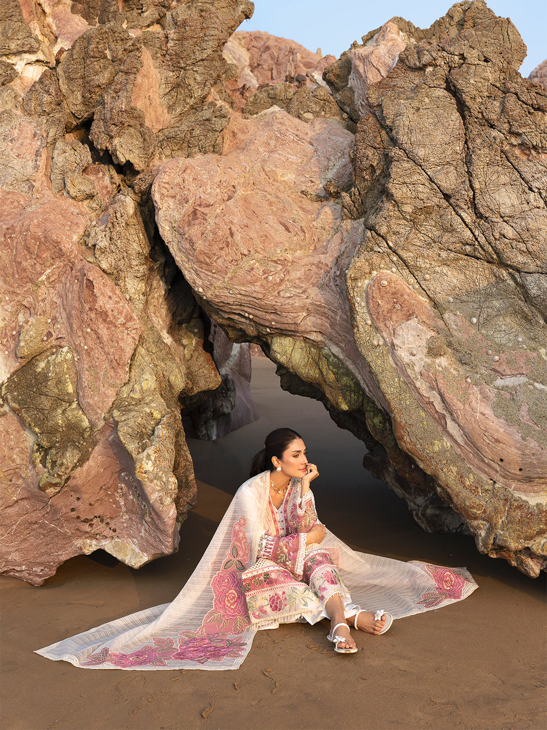 Mahnur | Sirena Luxury Lawn 25 | Magnolia