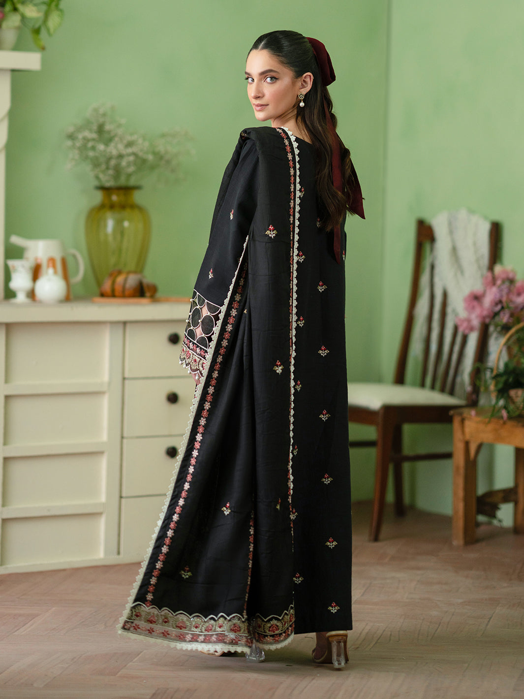 Mahnur | Leila Winter 24 | Bianca