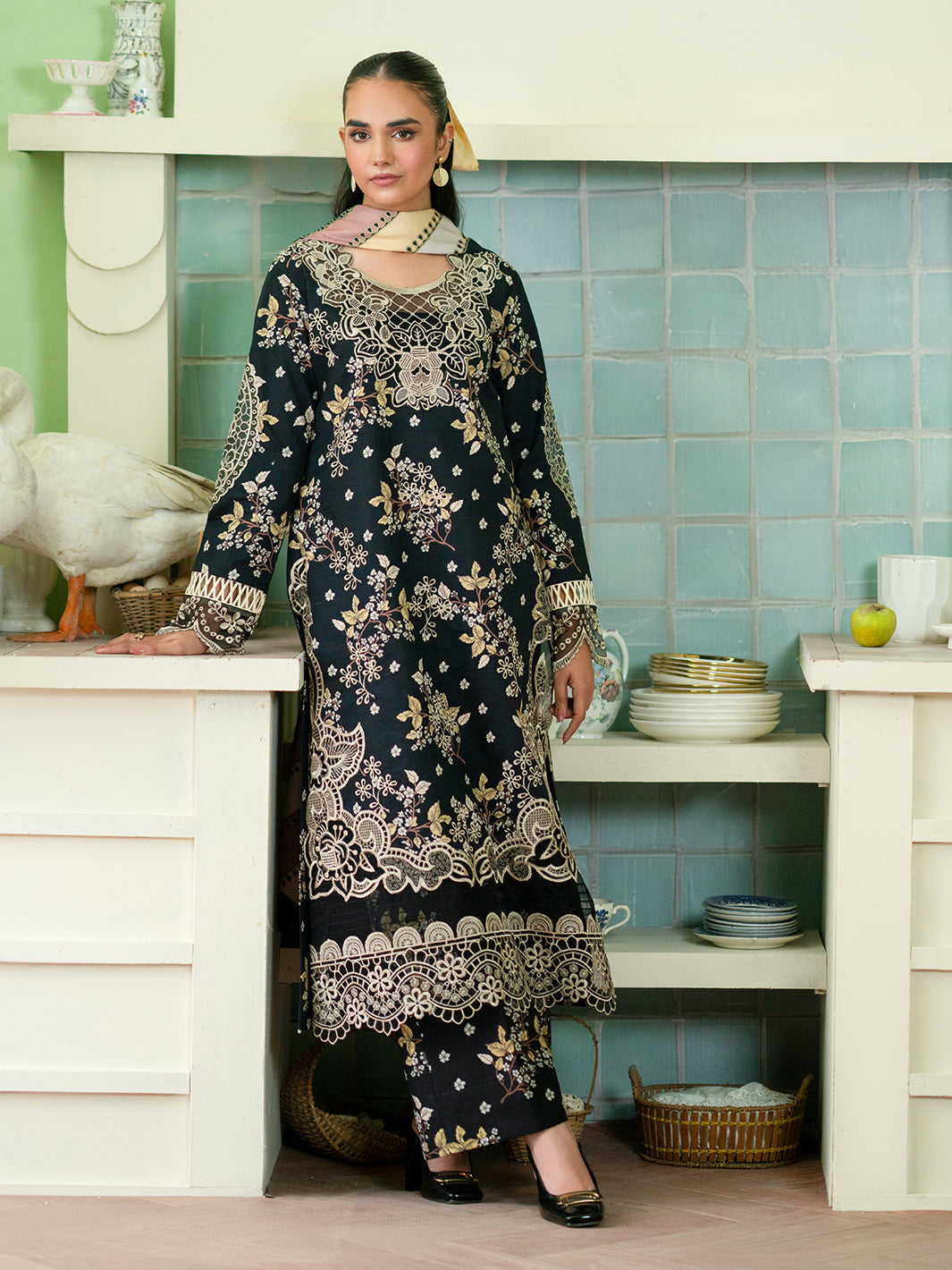 Mahnur | Leila Winter 24 | Giselle