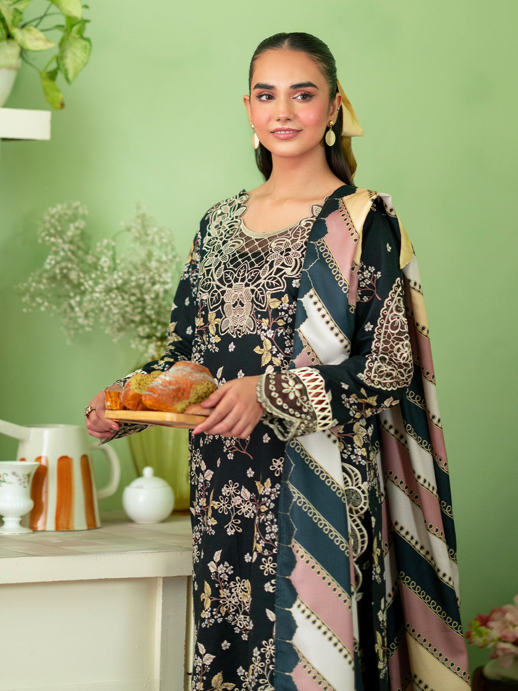 Mahnur | Leila Winter 24 | Giselle