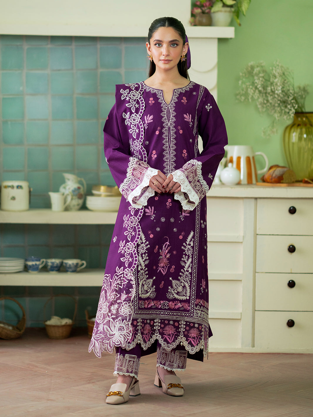 Mahnur | Leila Winter 24 | Rhea