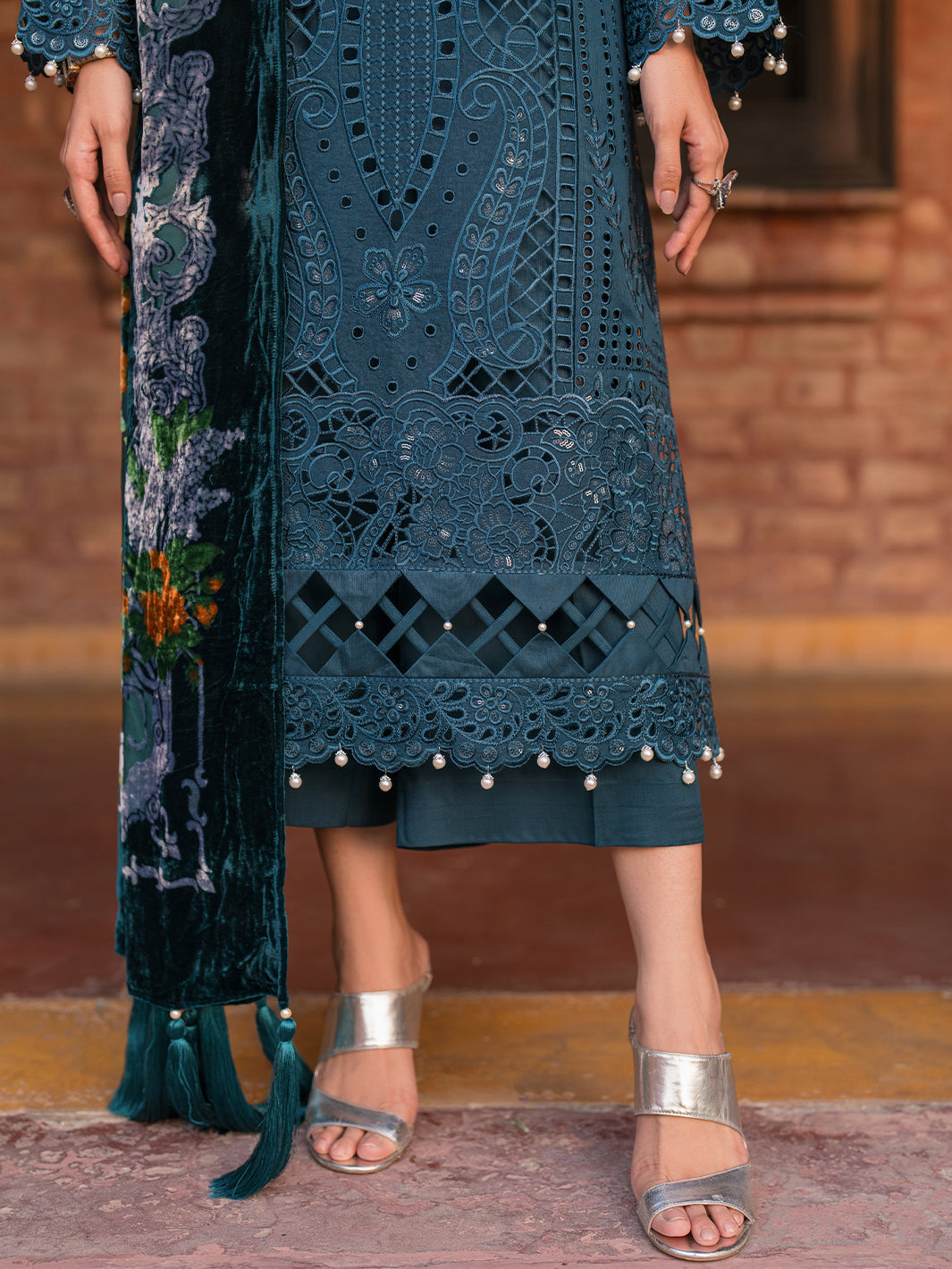 Mahnur | Nazakat Luxury Winter | AVEN - Official Mahnur - Agha Fabrics UK