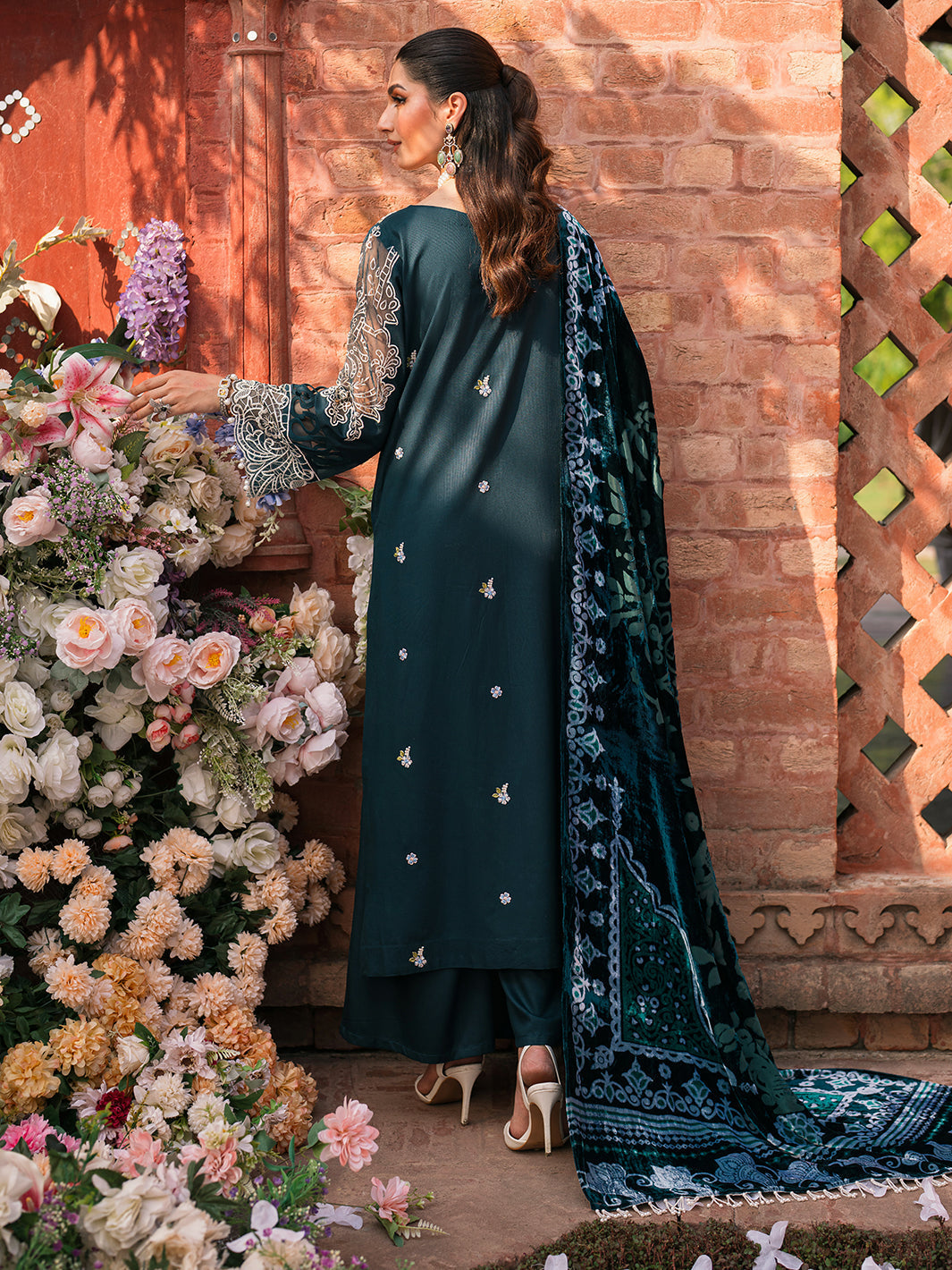 Mahnur | Nazakat Luxury Winter | ELYS - Official Mahnur - Agha Fabrics UK