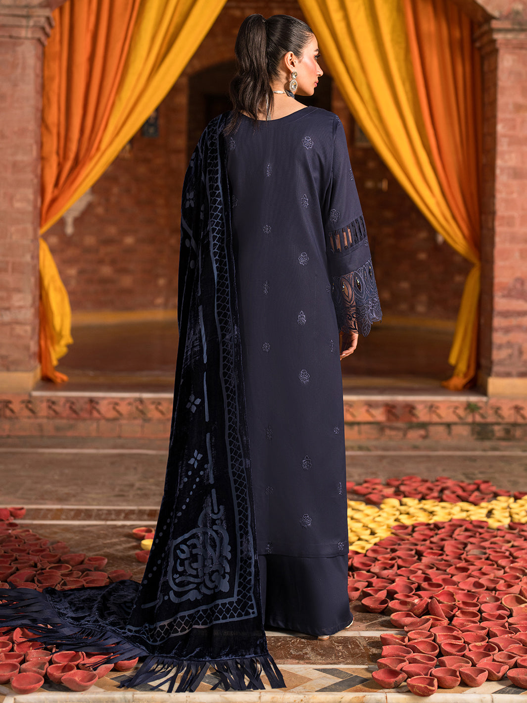 Mahnur | Nazakat Luxury Winter | SIRA - Official Mahnur - Agha Fabrics UK