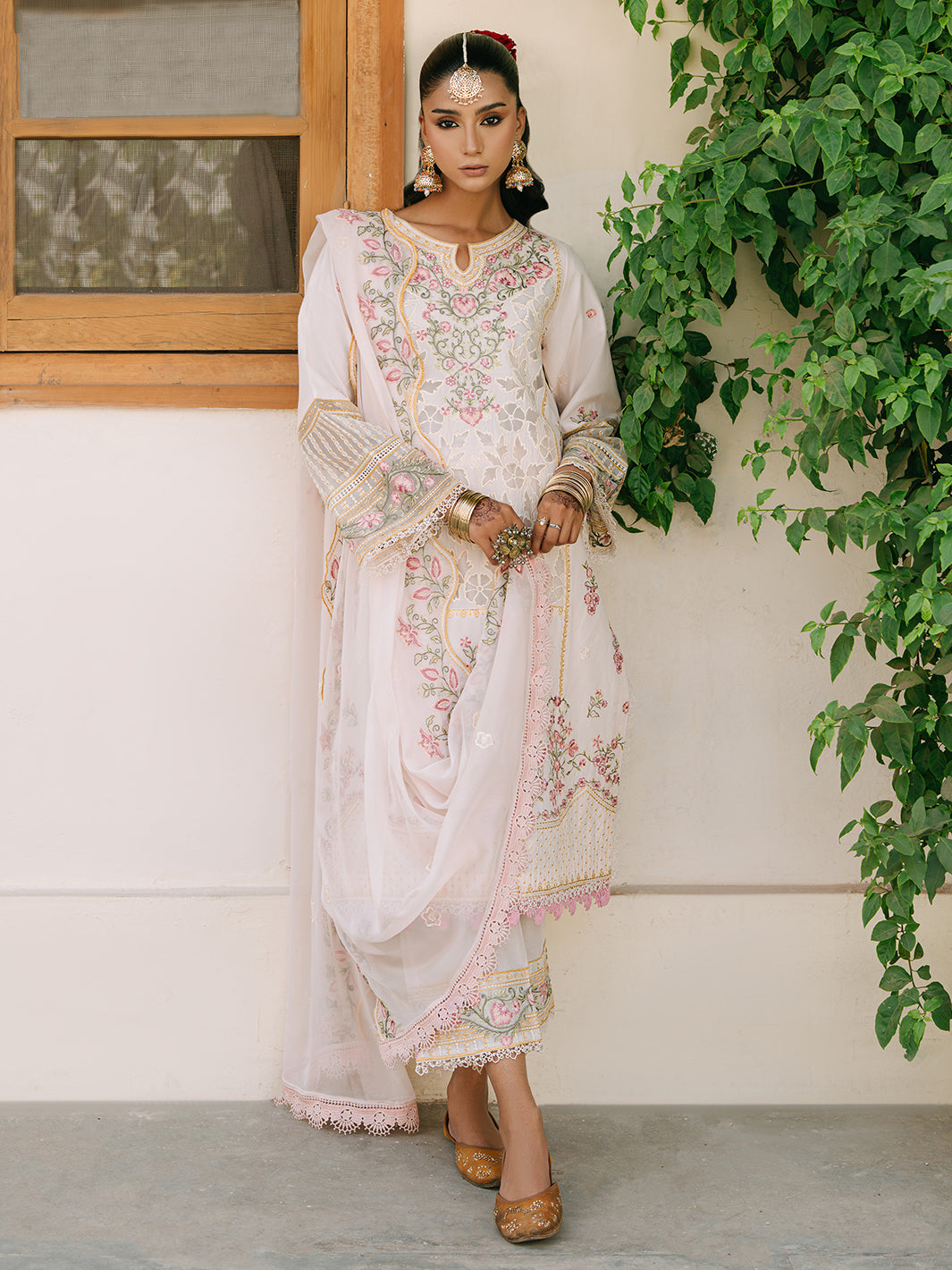 Mahnur | Shanaya Luxury Lawn 25 | Elnaz
