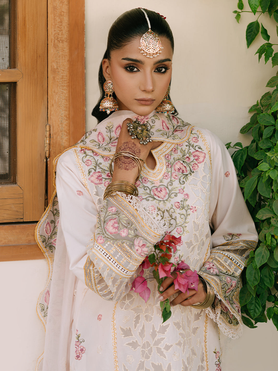 Mahnur | Shanaya Luxury Lawn 25 | Elnaz