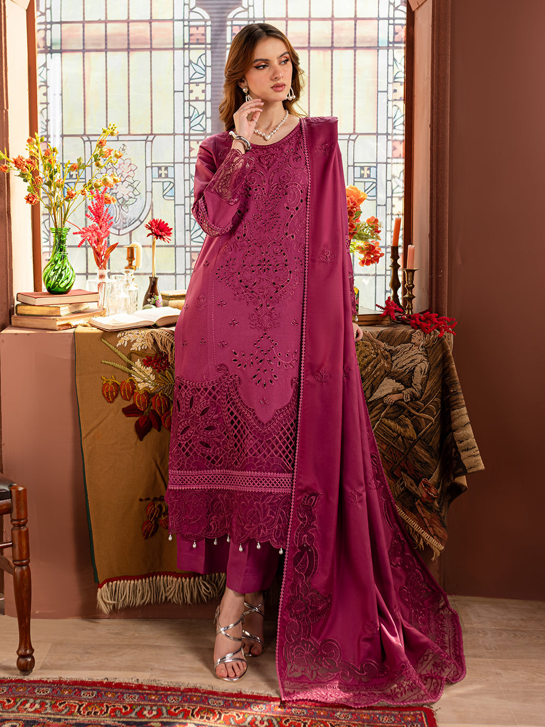 Mahnur | Veronica Luxury Karandi 24 | ROSAMUND
