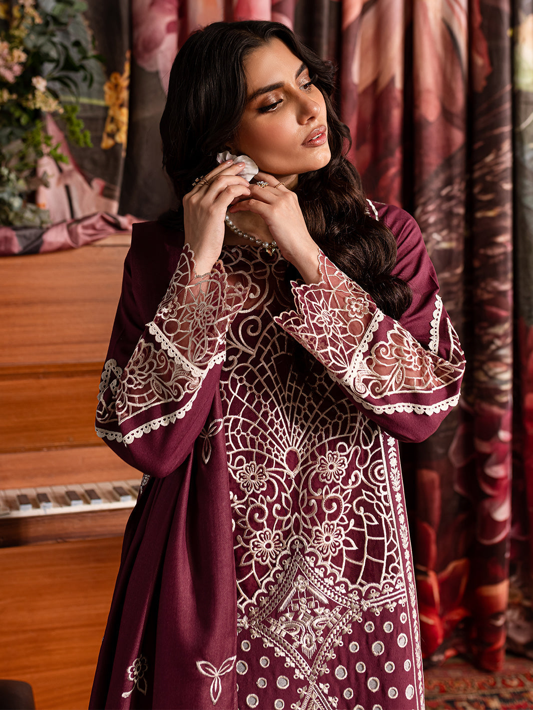 Mahnur | Veronica Luxury Karandi 24 | ROSE