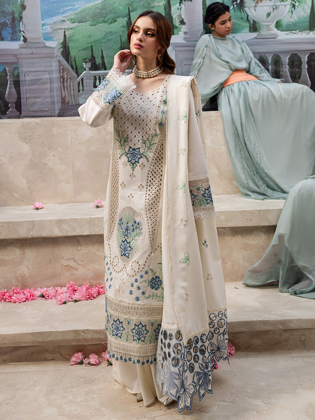 Mahnur | Veronica Luxury Karandi 24 | CECILIA