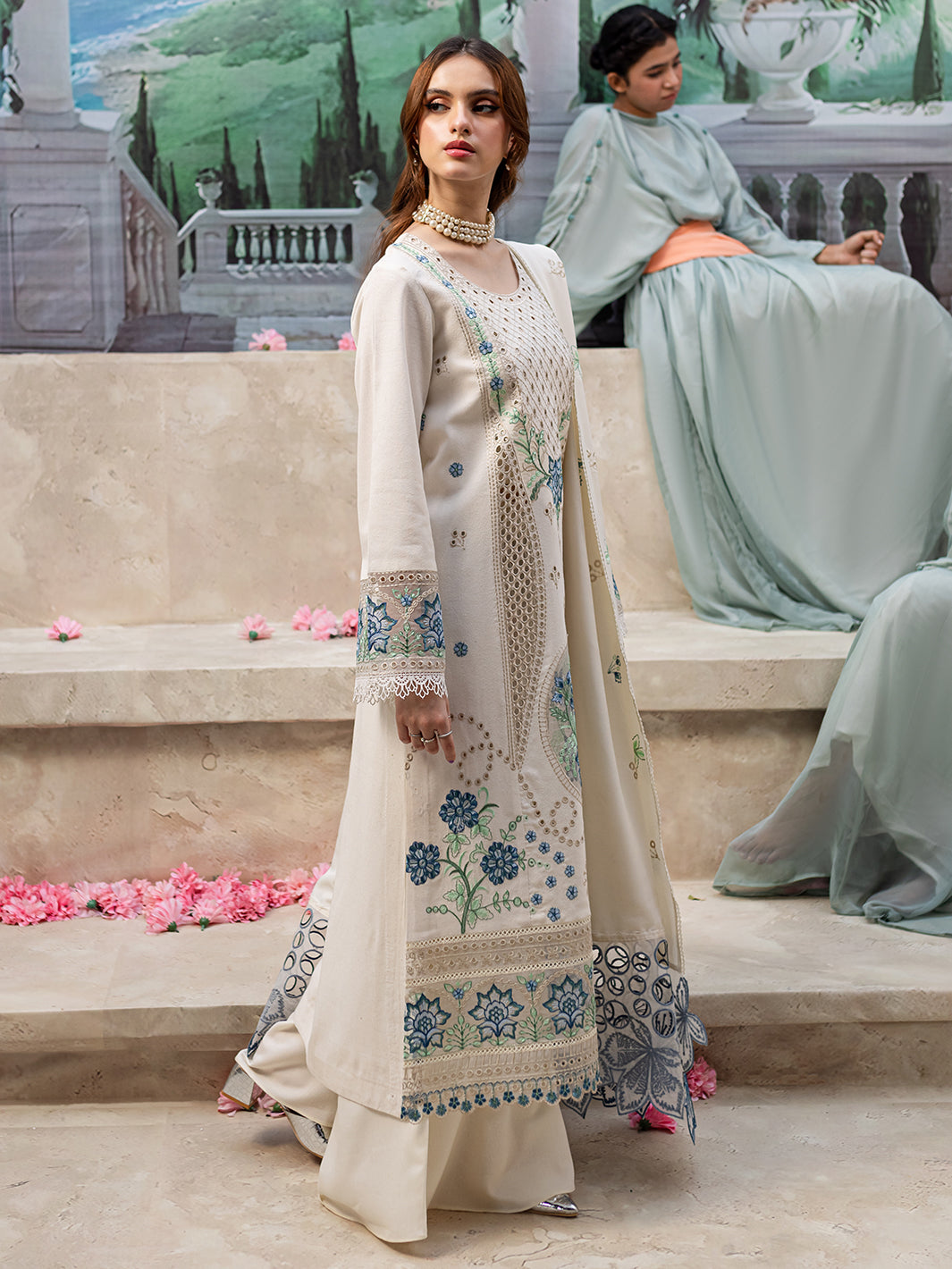 Mahnur | Veronica Luxury Karandi 24 | CECILIA