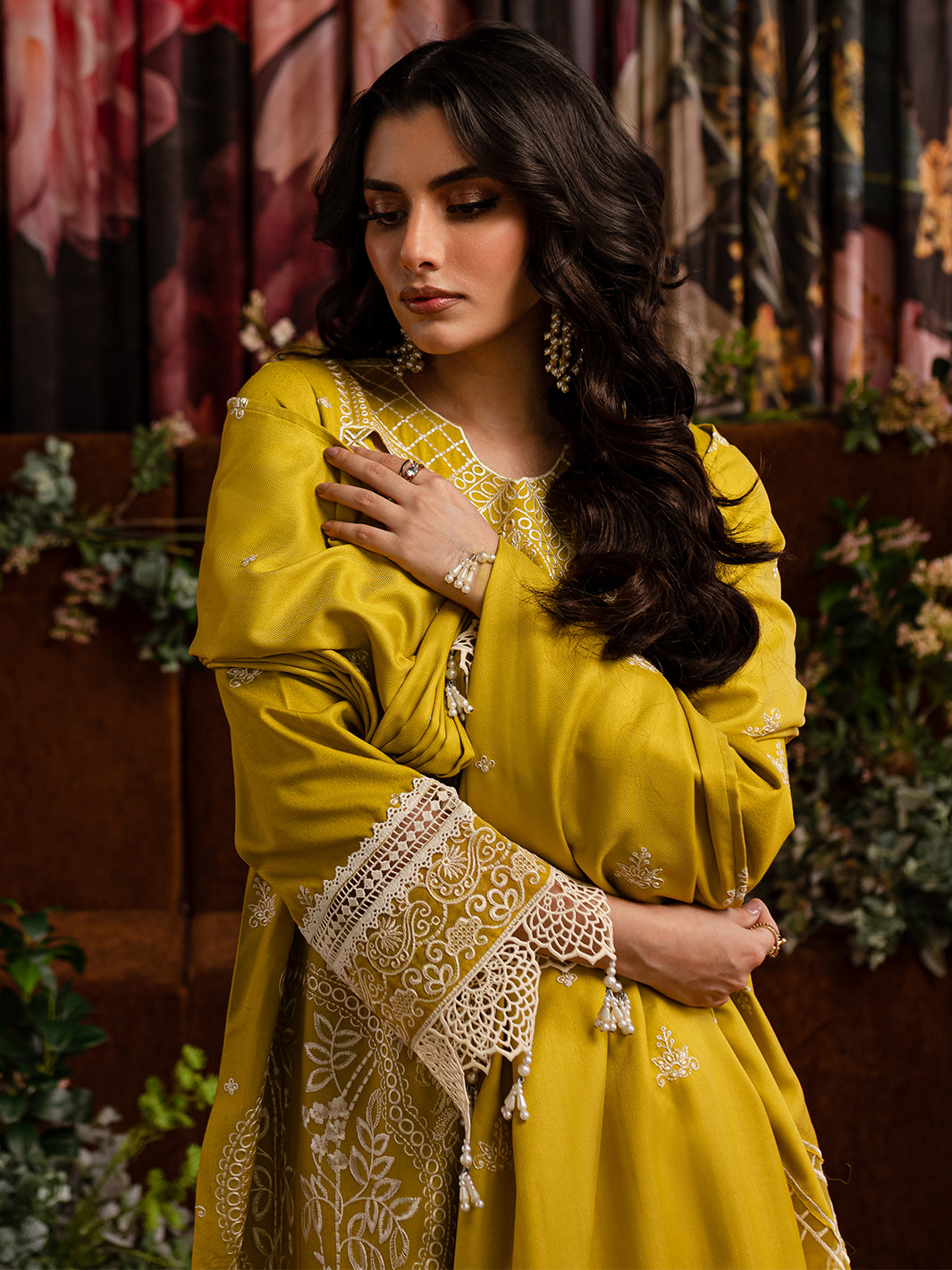 Mahnur | Veronica Luxury Karandi 24 | CLARA