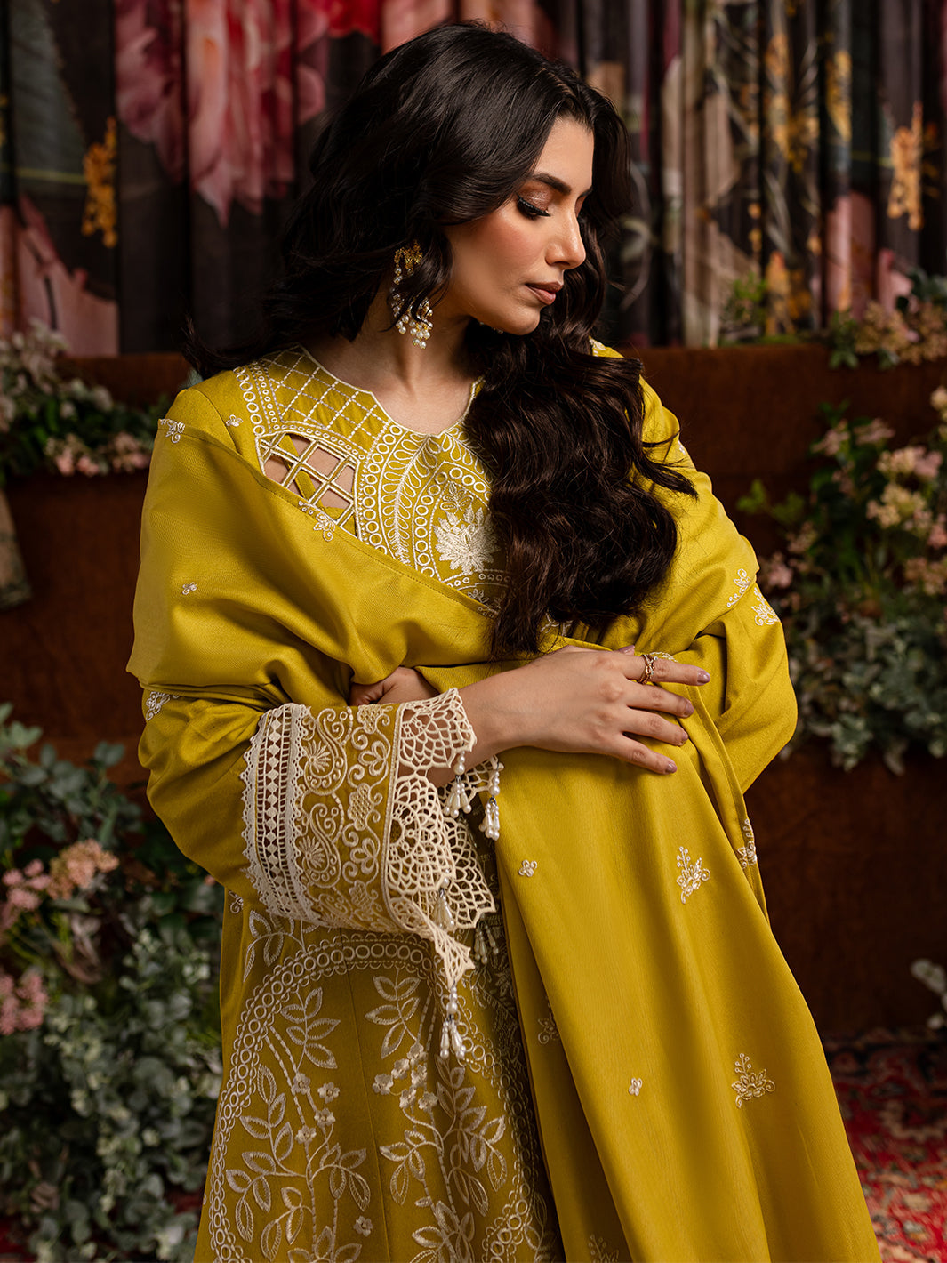 Mahnur | Veronica Luxury Karandi 24 | CLARA
