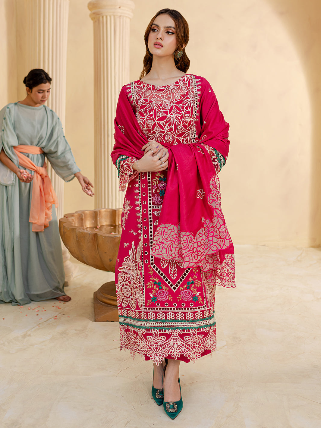 Mahnur | Veronica Luxury Karandi 24 | ELEANOR