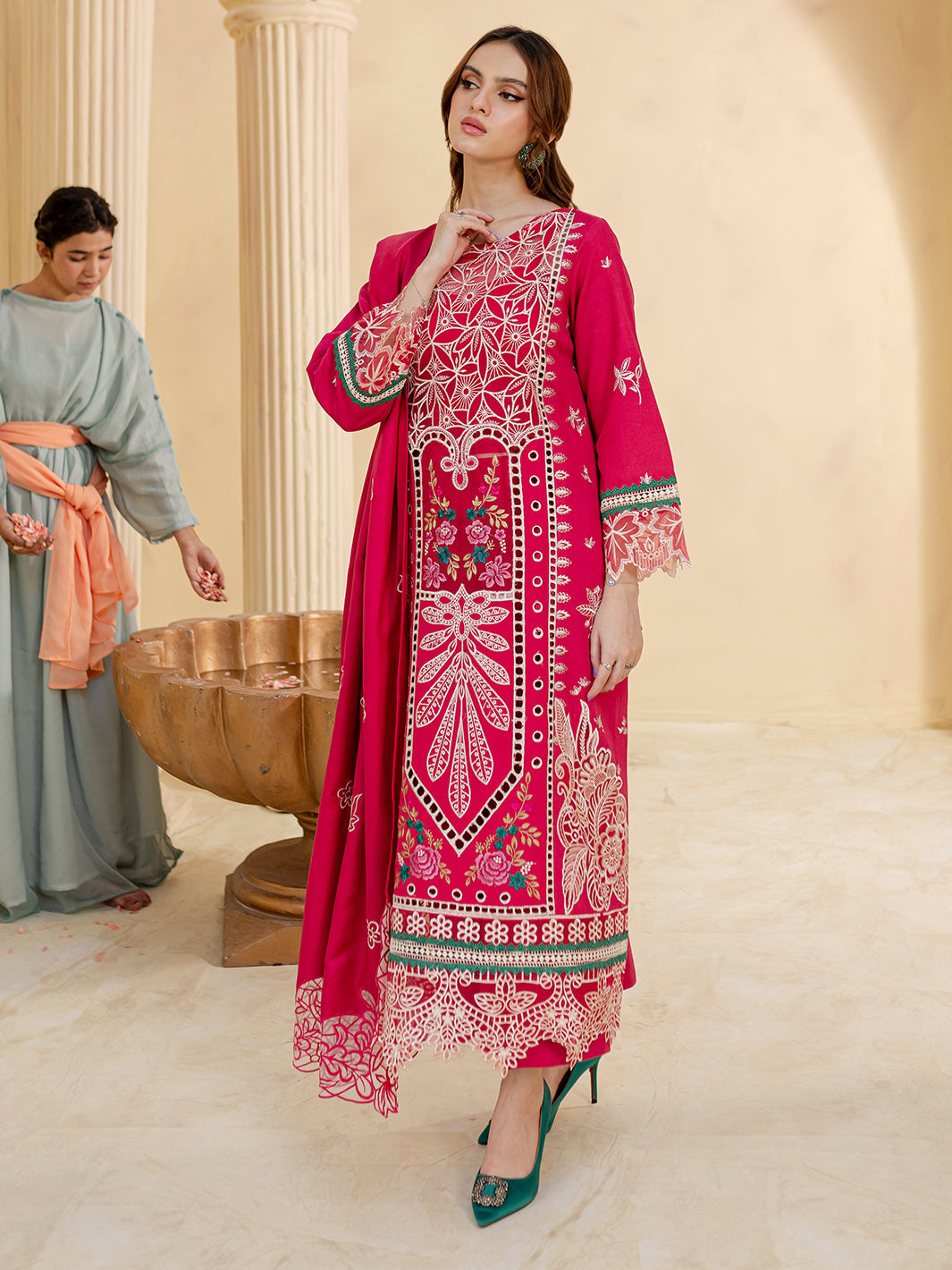 Mahnur | Veronica Luxury Karandi 24 | ELEANOR