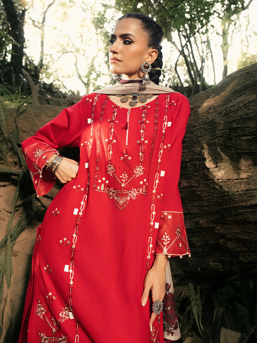 Hemstitch | The Garden Lawn | Midnight Rose