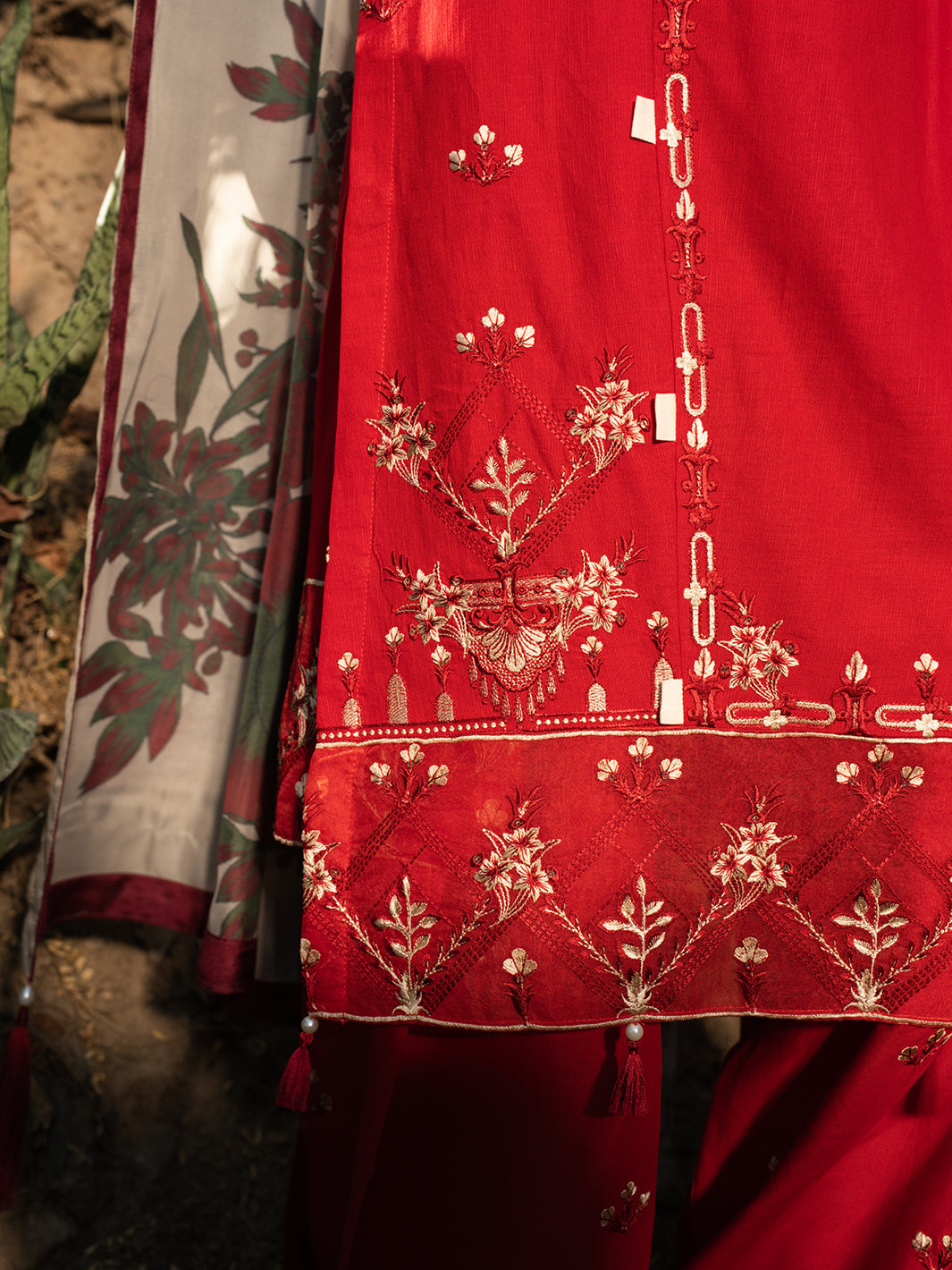 Hemstitch | The Garden Lawn | Midnight Rose