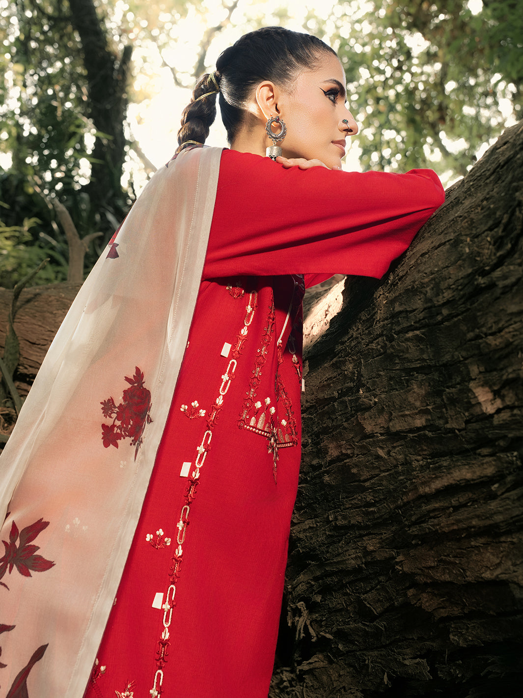 Hemstitch | The Garden Lawn | Midnight Rose