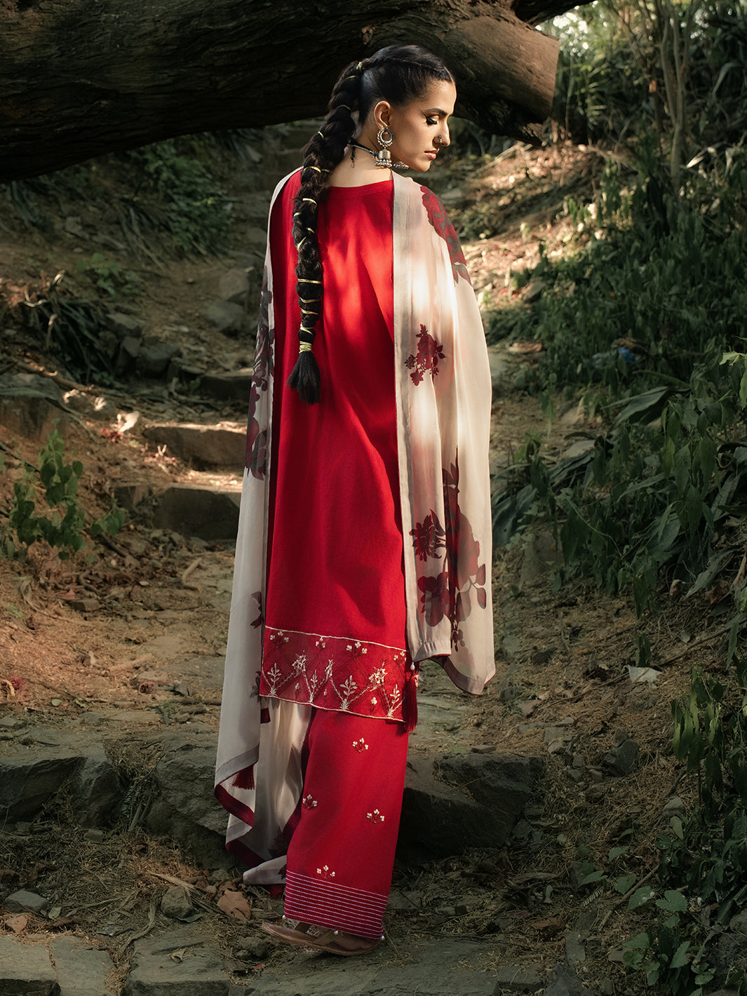 Hemstitch | The Garden Lawn | Midnight Rose